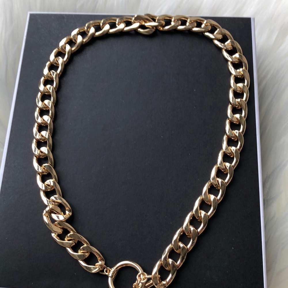 Pendant in chain